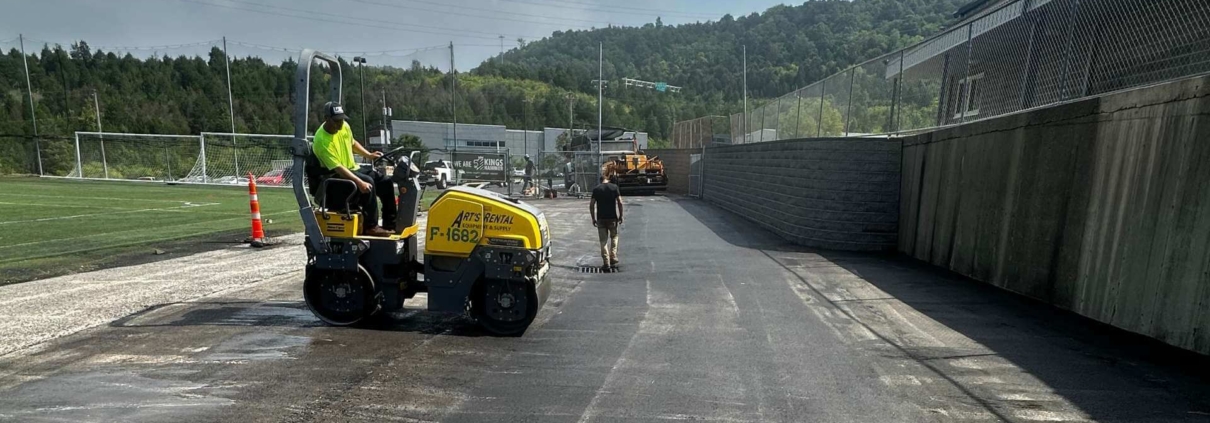 asphalt paving crew in action greater Cincinnati